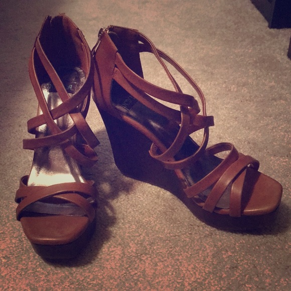 Brown strap wedges - Picture 1 of 5